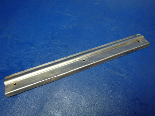 0711101-8 Cessna - Jamb-Baggage Door Lower