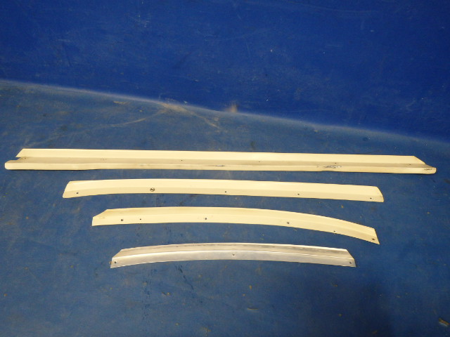 SET Piper - RETAINER - Front window Pilot left LH