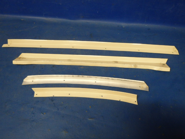set Piper - RETAINER - Center window rear right