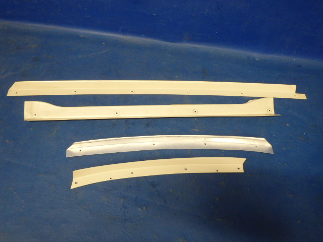 SET Piper - RETAINER - Center window left LH