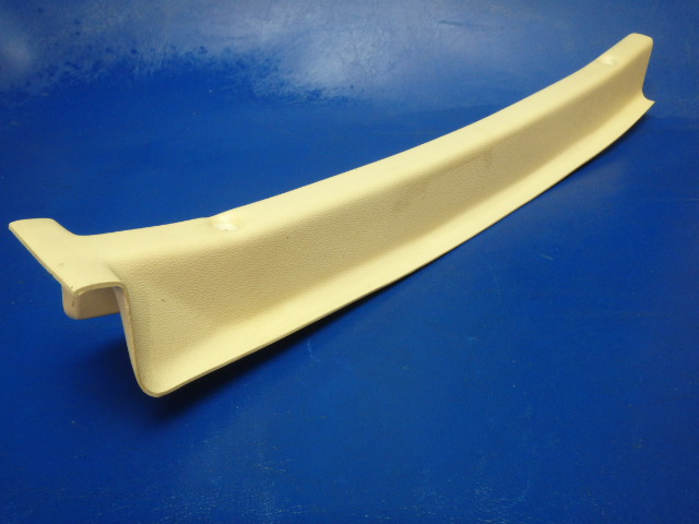 63125-03 Piper - COVER Window post left