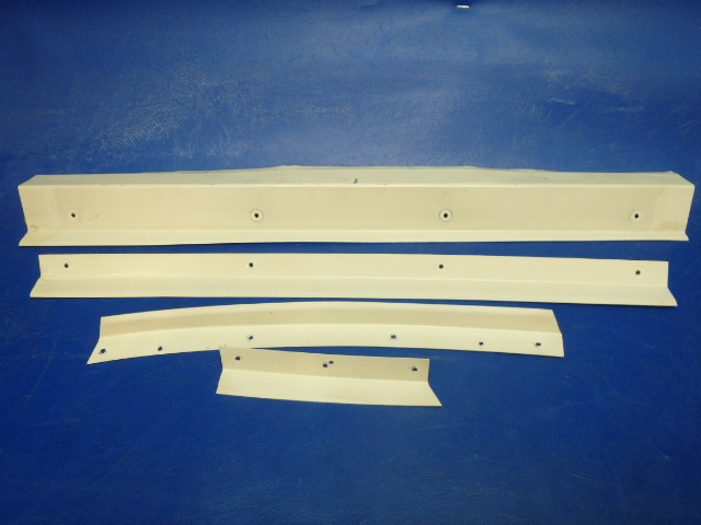 SET Piper - RETAINER - Rear window Right RH