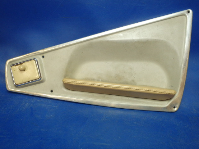 68484-01 Piper - PAN - Armrest w/Pad &amp; Ash Tray