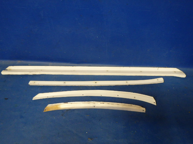 SET Piper - RETAINER - Front window Pilot left LH (Metal)