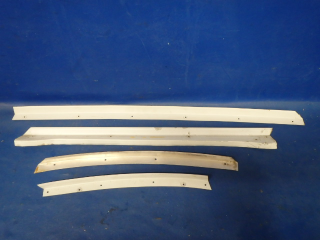 set Piper - RETAINER - Center window rear right (Metal)