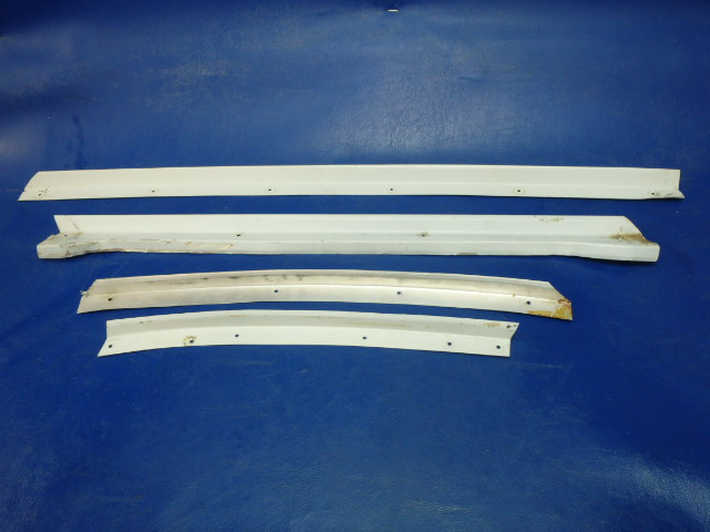 SET Piper - RETAINER - Center window left LH