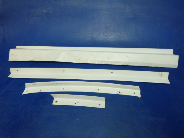 SET Piper - RETAINER - Rear window Right RH
