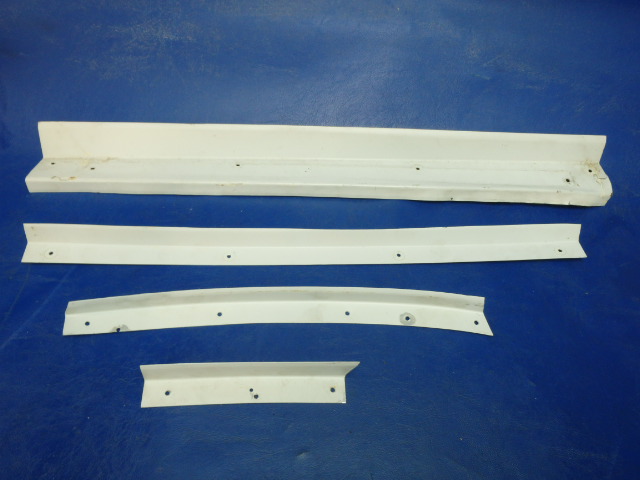 SET Piper - RETAINER - Rear window left LH