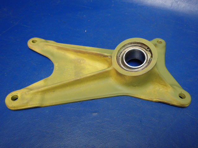 20757-01 Piper - Fitting-Main Gear Right Forward Attachment