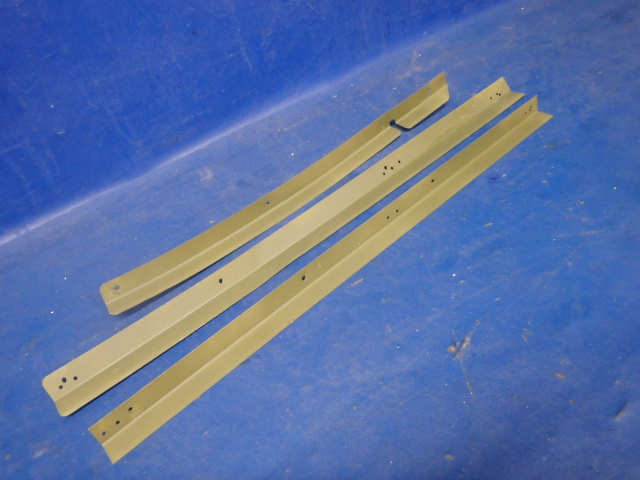 SET Piper - Retainer Set-LH Middle Window