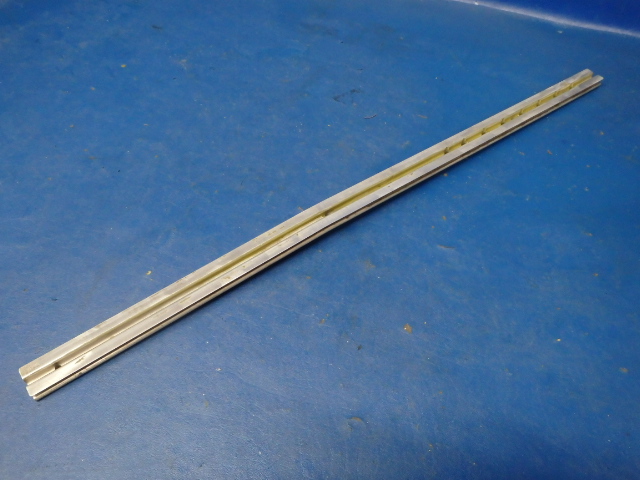 21955-05 Piper - TRACK - Seat left outboard