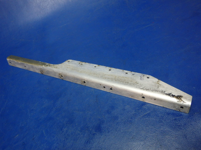 0413401-1 Cessna - Bracket-Battery Box Mount