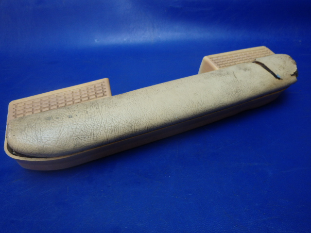 1414082-7 Cessna - Armrest(See Details)