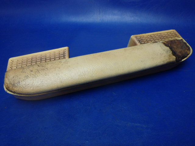 1414082-7 Cessna - Armrest(See Details)