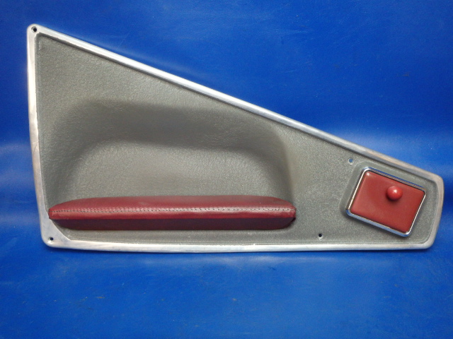 68484-00 Piper - PAN - Armrest w/Pad &amp; Ash Tray