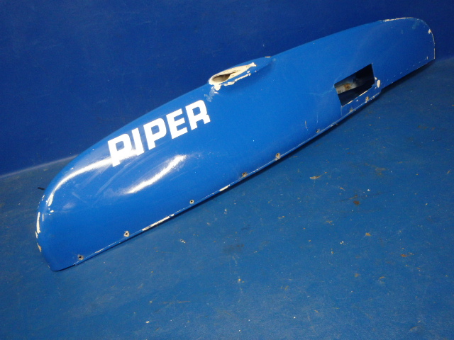 35641-14 Piper - TIP - Wing left (Item has several crack all over) See photos for details.