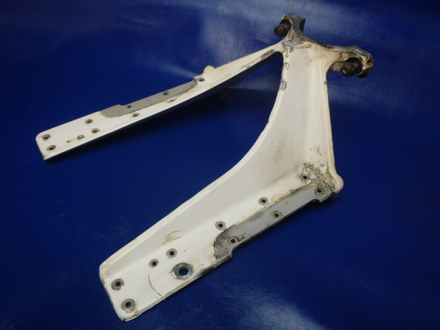 0543016-1 Cessna - FITTING-NOSE GEAR LWR