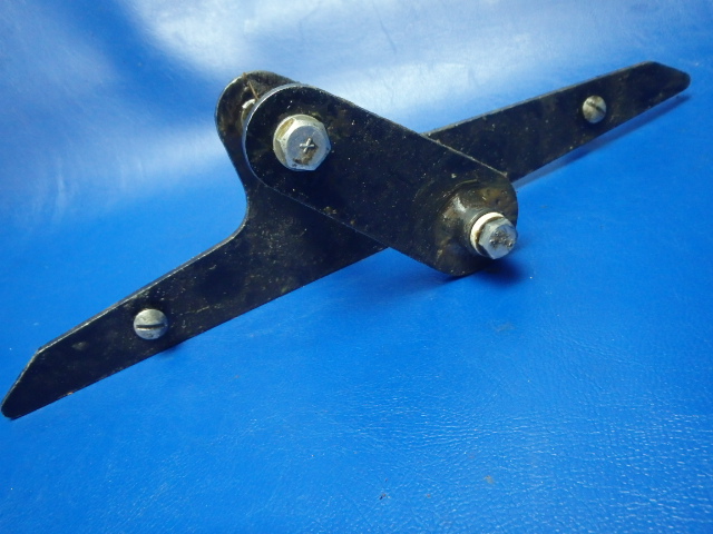 62771-00 Piper - Bellcrank-Aileron Left