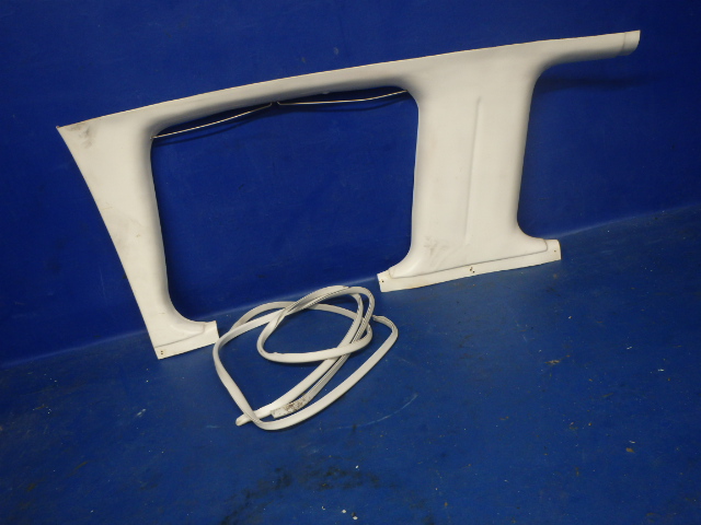 78349-12 Piper - COVER - Window trim middle RH w/ Seal &amp; Curtain Rod