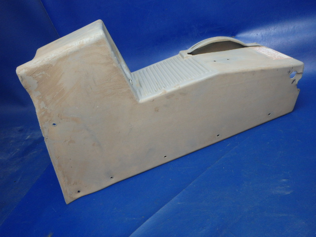 0500233-1 Cessna - Console Cover (Cracks see photo)