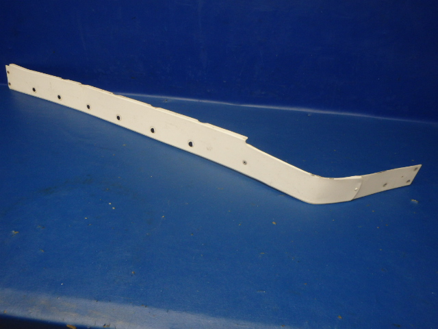 0426003-18 Cessna - Fairing-LH Wing(small crack see details)