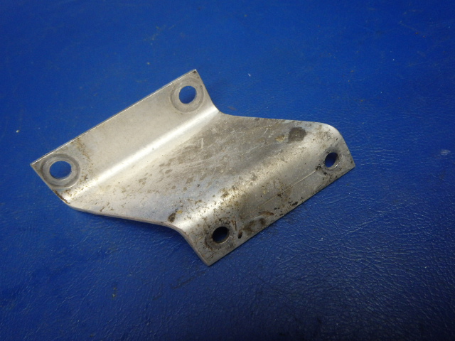 0750100-11 Cessna - BRACKET - VACUUM PUMP