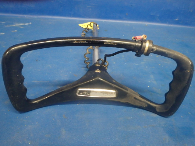 0513166-7 Cessna - 0513166-7 Control Yoke and shaft assembly