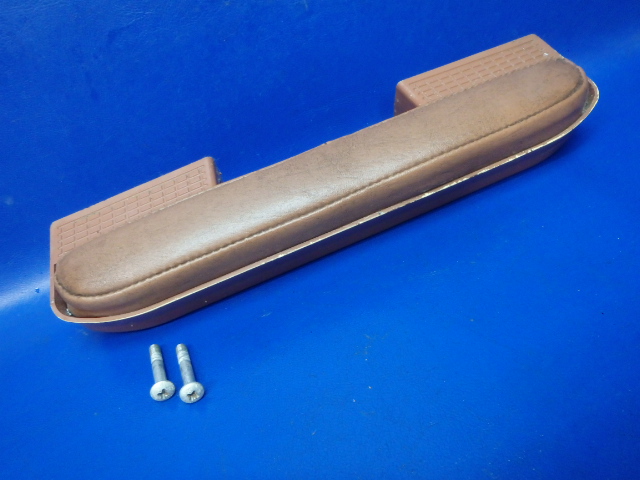 1414082-18 Cessna - Armrest Assembly