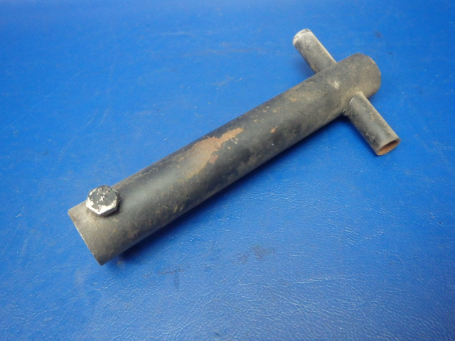 0411307 Cessna - Arm-Rudder Bar