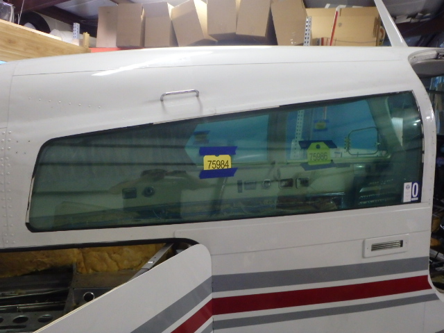 0811231-2 Cessna - PANE-RH PICTURE WINDOW RH OUTER