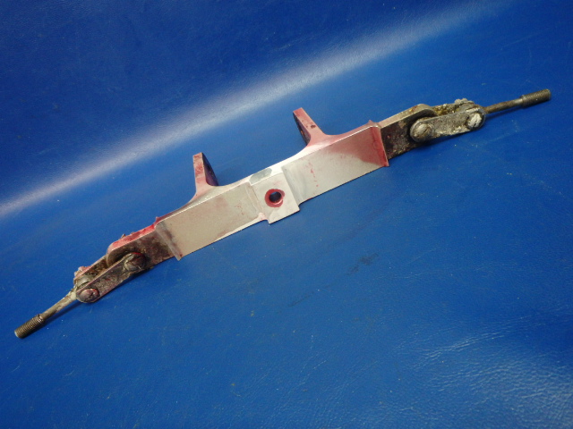5042010-1 Cessna - BELLCRANK-STEERING (CRACKED)