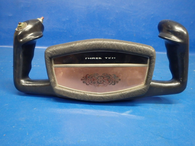 5261001-5 Cessna - CONTROL WHEEL YOKE PILOT
