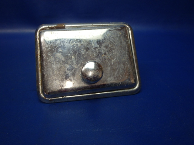 0411030-6 Cessna - Ash Tray w/Retainer