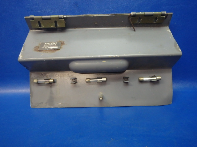0813457-15 Cessna - DOOR GLOVE COMPARTMENT