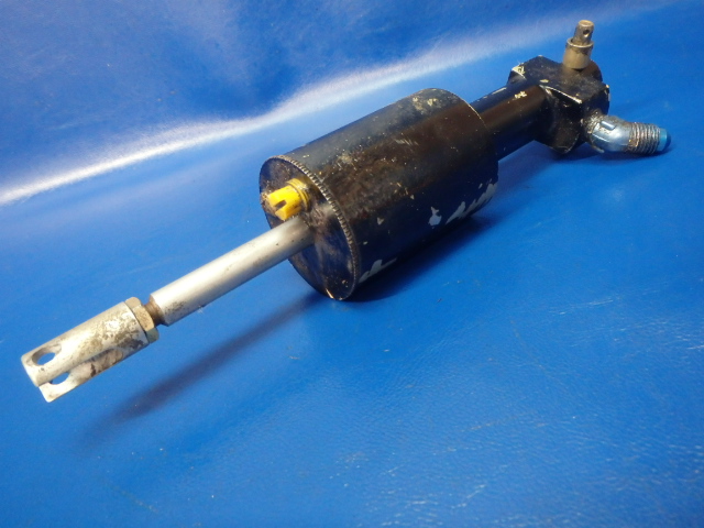0861710-5 Cessna - Master Cylinder-RH Brake
