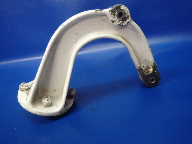0843538-1 Cessna - HINGE NOSE GEAR DOOR