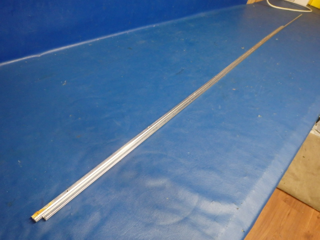 0811610-27 Cessna - Retainer-RH Upper