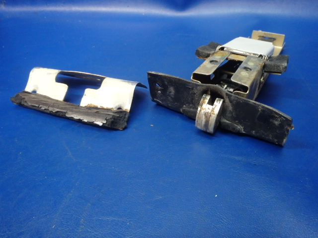 68188-00 Piper - LATCH - Door w/ Plate - Trim latch