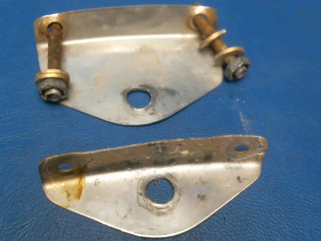 37662-00 Piper - Bracket-Baggage Door