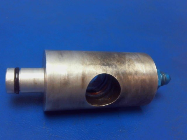 2241113-1 Cessna - 172RG - Plug - Landing Gear