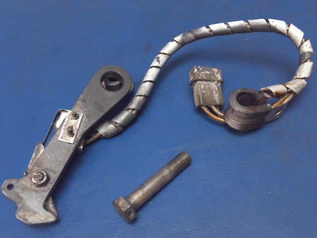 2241118-2 Cessna - HOOK-DOWNLOCK