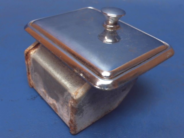 0411030-6 Cessna - Ash Tray-w/Retainer