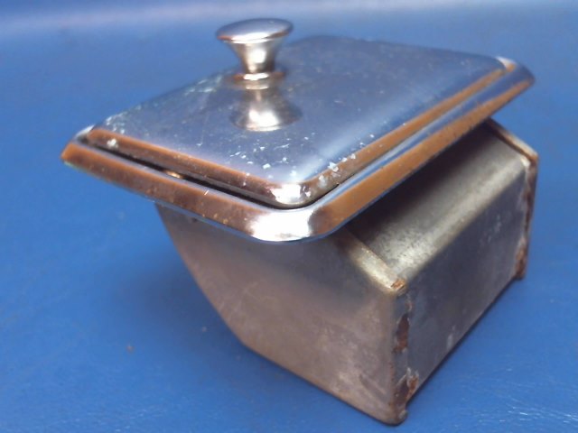 0411030-6 Cessna - Ash Tray-w/Retainer