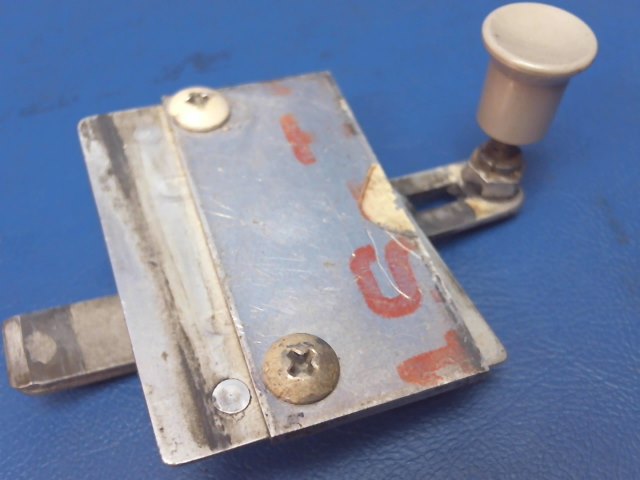 0411590-1 Cessna - Latch-Thumb RH Cabin Door