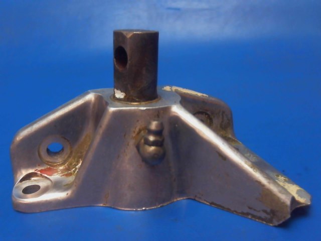 39478-05 Piper - Bracket-Main Gear Truss Right ( CORE Broken Housing )