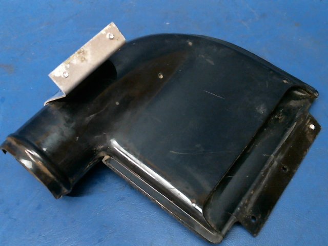 0513386-1 Cessna - NOZZLE - DEFROSTER LH (Cracked at 3 mounting holes)