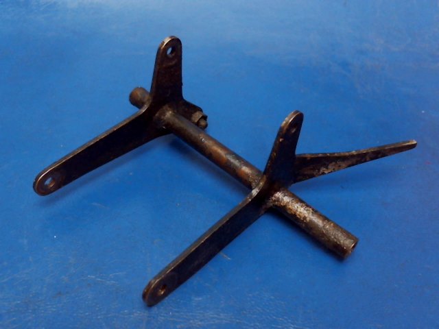 67361-00 Piper - BELLCRANK - Nose gear door