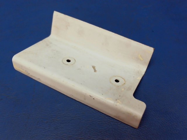 67553-00 Piper - RETAINER - Windshield attachment right