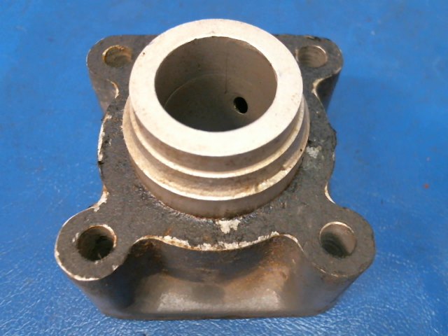 61098 Lycoming O-320-D2A - Adapter-Vacuum Pump