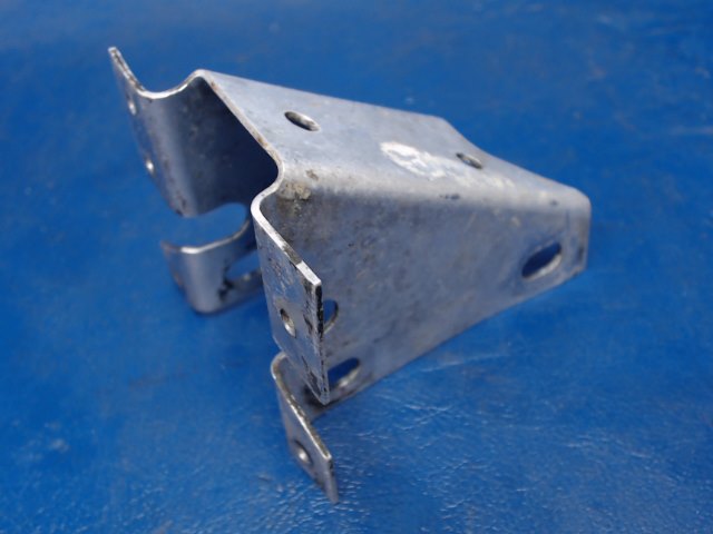 0713623-1 Cessna - Bracket-Fuel Strainer